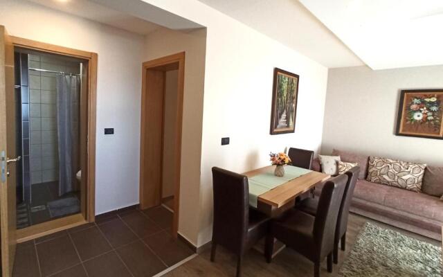 Modern Lux Apartment H8 at Milmari Resort