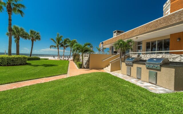 Redington Towers 406 by Vtrips