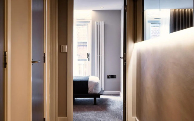 The Acacia, Luxury with Private Balcony + Parking