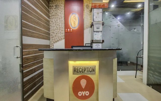 OYO 22530 Savoy Hotel