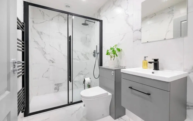 Luxury 1 & 2 bed Apartment free parking