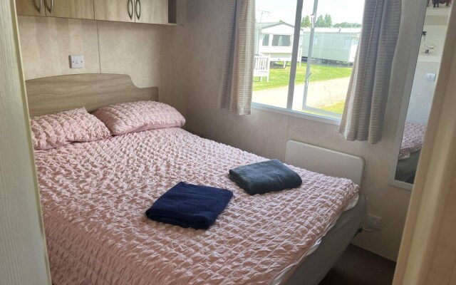 Pets Stay Free 2 Bedroom Caravan at Heacham Beach