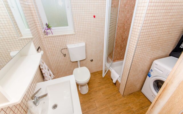 House Anela