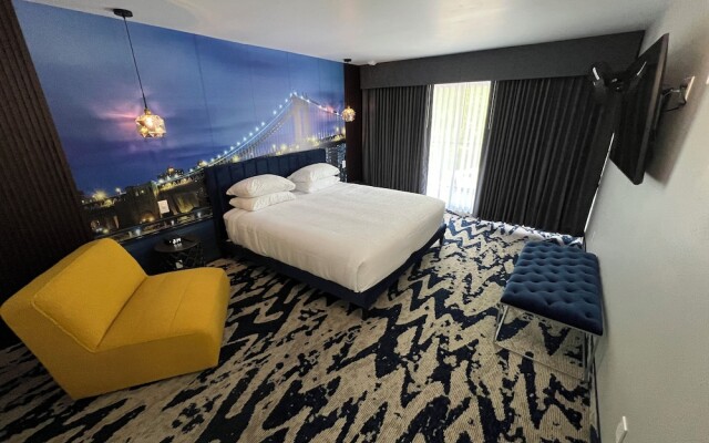 Lighthouse Inn & Suites