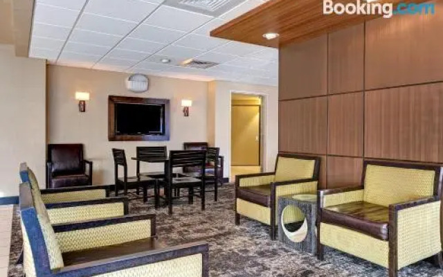 Ramada Inn & Suites Denver International Airport