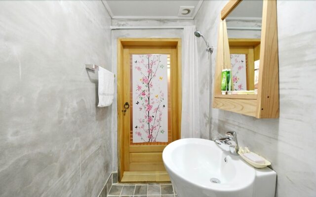 Jeonju Hongsi Hanok Guesthouse