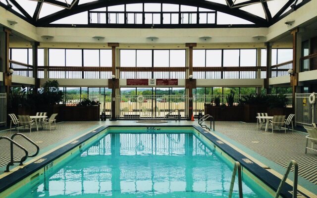 Holiday Inn & Suites Pittsfield-Berkshires by IHG