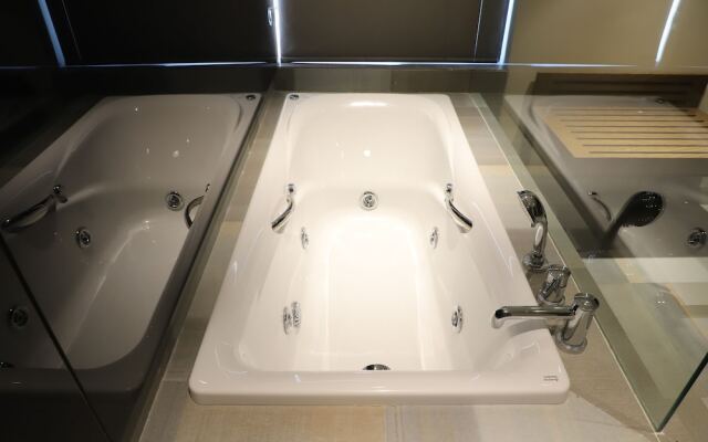 The Cruze Premium Boutique Hotel