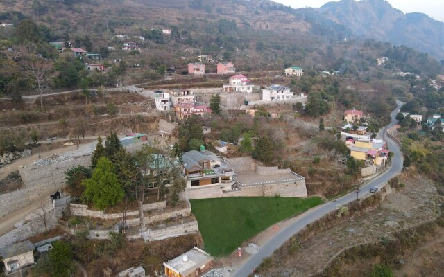 Amã Stays & Trails Whispering Pines, Bhimtal