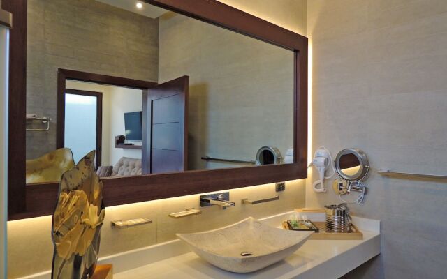 Royal Aqua Luxury Hotel & Spa