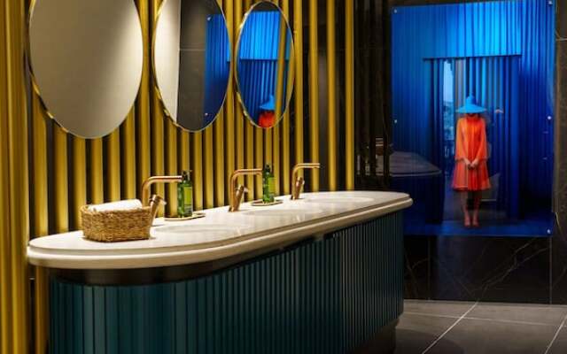 Almond hotel