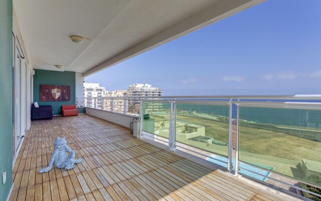 Seafront Apartment in Sliema With Pool, Upmarket Complex