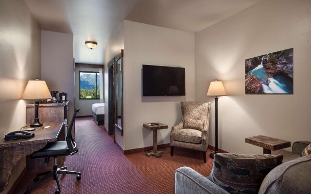 Glacier International Lodge