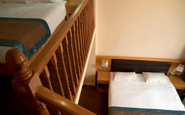 Cromwell Crown Hotel