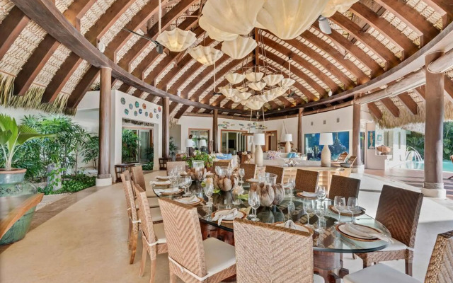 Dazzling Beachfront Villa With Swim-up Bar
