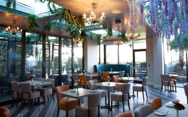 OYO Tong Park Hotel
