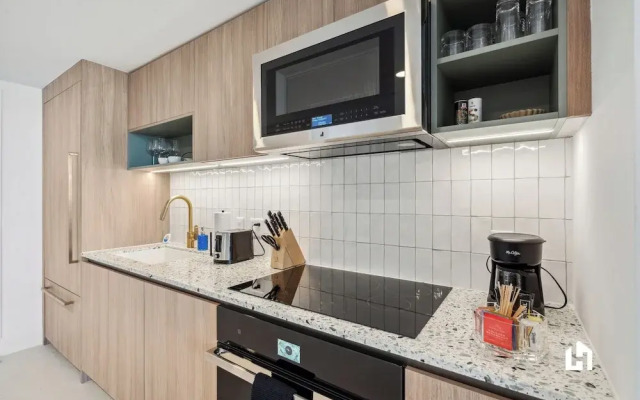 Stylish Apartments with Partial Ocean Views in Downtown