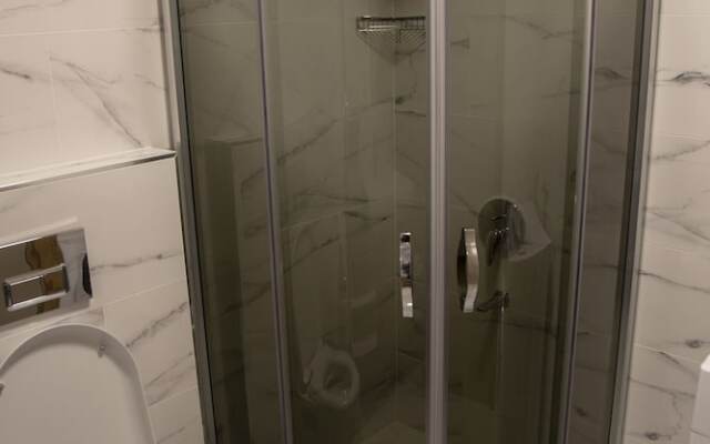 Golden World Suite Hotel