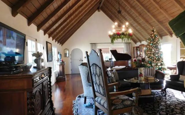 Happy Landing Inn Bed & Breakfast