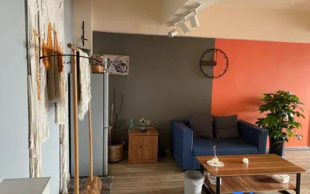 Jinyue Homestay (Songyuan Central Mansion)