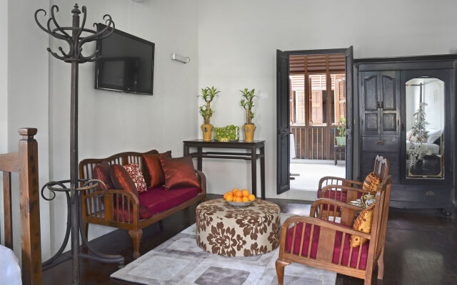 Noordin Mews
