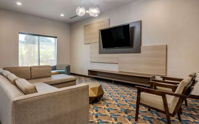 Comfort Suites Fort Lauderdale Airport & Cruise Port