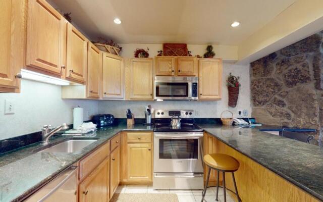 Laurelwood Condominiums Studio Premier Unit 306