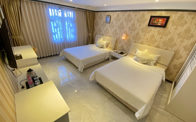 Lucky 8 Hotel
