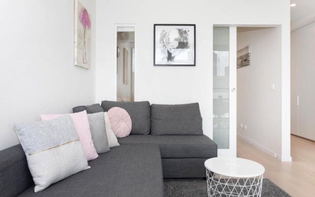 South Yarra City View Apartment with Car Park, Amazon Alexa, Spotify, Netflix, and WiFi – Guest Rooms – Melbourne
