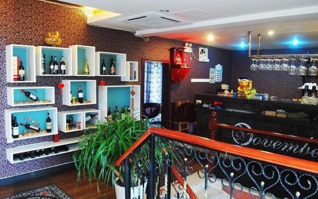 Boutique Holiday Hotel (Beihai Beibuwan Square)