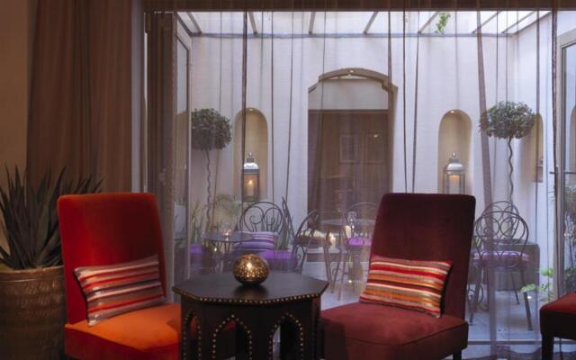 Dolphin House Serviced Apartments