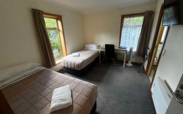Aoraki Mount Cook Alpine Lodge – Guest Rooms – Mount Cook