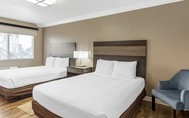Best Western China Lake Inn