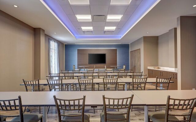 Home2 Suites by Hilton Toronto Brampton