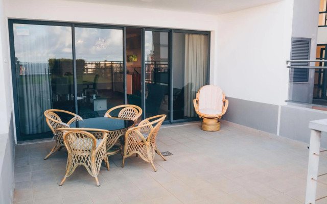 Beautiful Apartment with Sea View and Garden