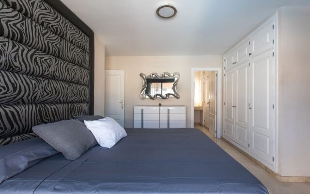 Classic Villa, luxe, private pool & prime location