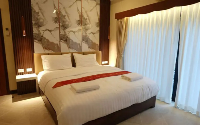 Majestic Seaside Pool Villa