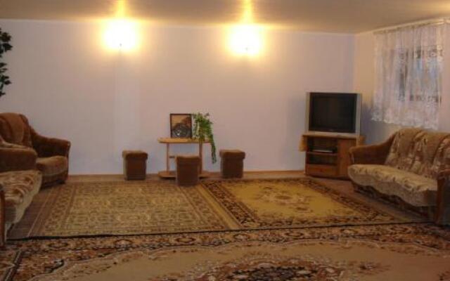 Domik U Dedushki Guest House