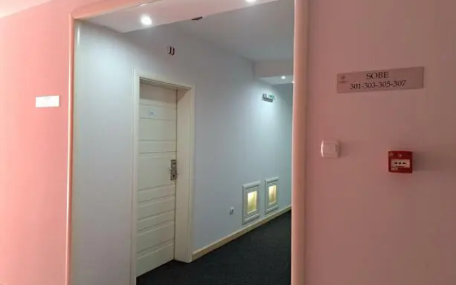 Hollywood Suites & Lofts