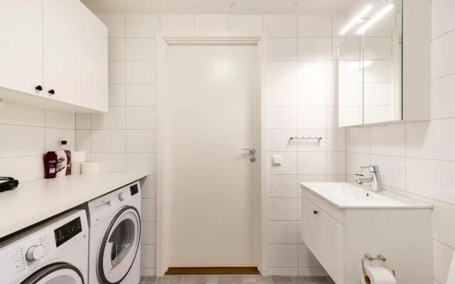 Luxury Business Studio Apartment - Garden View