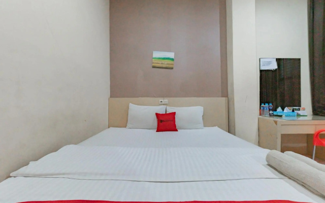 RedDoorz near Pasar Tarapung Siring Banjarmasin – Guest Rooms – Banjarmasin