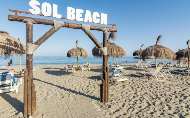 GG- Modern townhouse, families & couples only