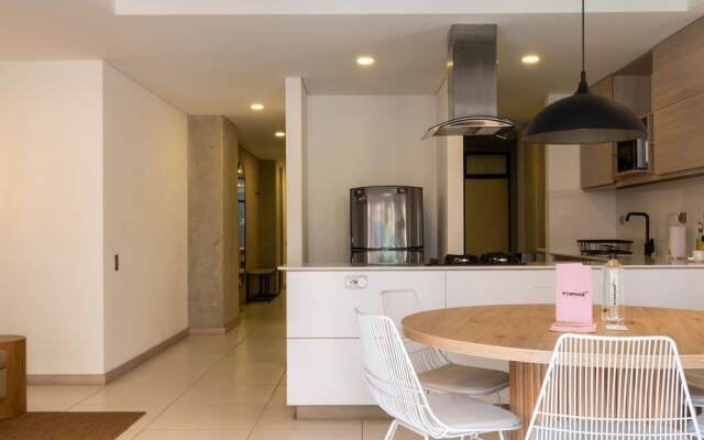 w Lovely 2BR w Balcony n AC in Laureles