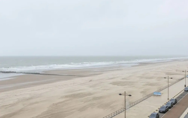 Corner Apartment on 5th Floor