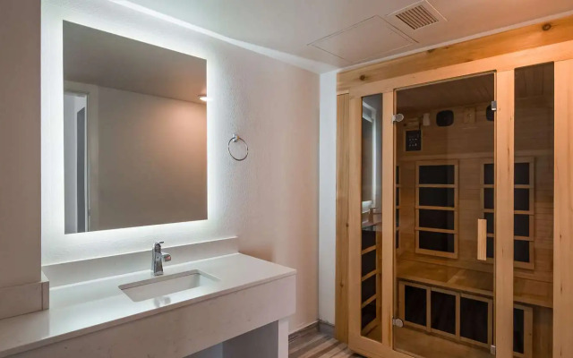 Plaza Hotel and Suites