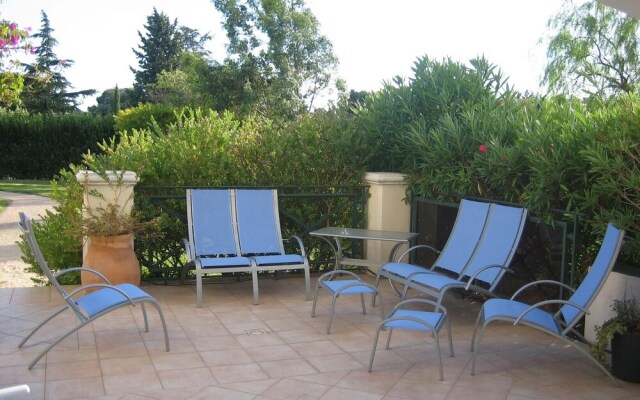 Apartment With one Bedroom in Carqueiranne, With Pool Access, Enclosed