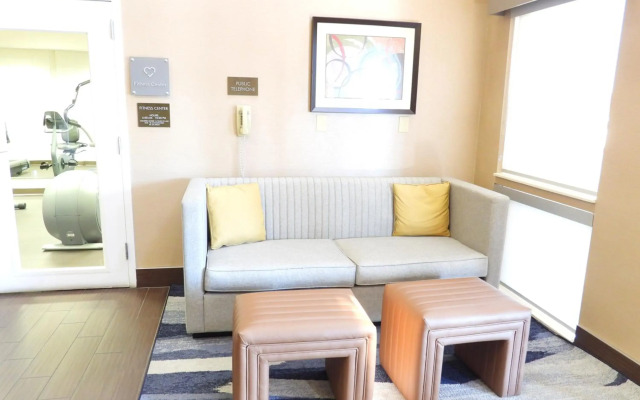 Comfort Suites
