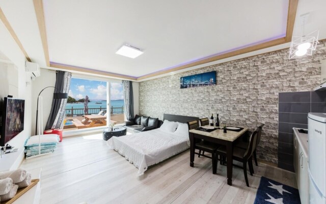 Yeosu Dolsanmaru Pension