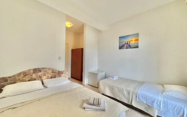 B&M Holiday Rooms