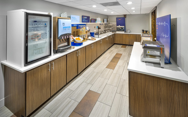 Holiday Inn Express and Suites Atlanta Downtown by IHG